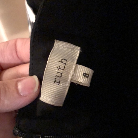 Ruth Black dress with white and black flower belt - Picture 3 of 5